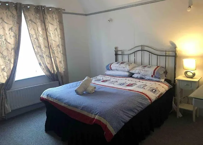 4 Bedroom School House