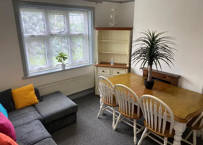 4 Bedroom School House